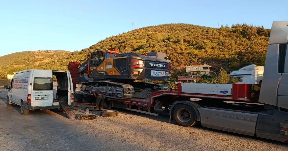 Yerinde Tır Kamyon Lastiği Tamiri Mobil Servis Fotoğrafı