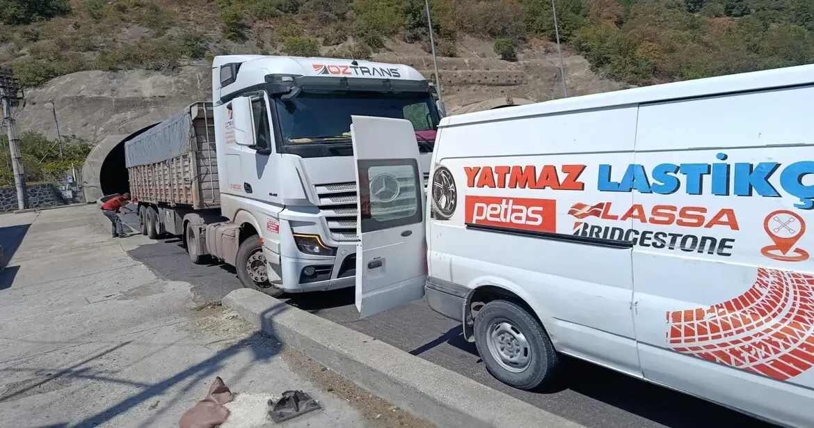 Yatmaz Oto Lastik Kamyon Lastiği Yol Kenarı Tamir Servisi